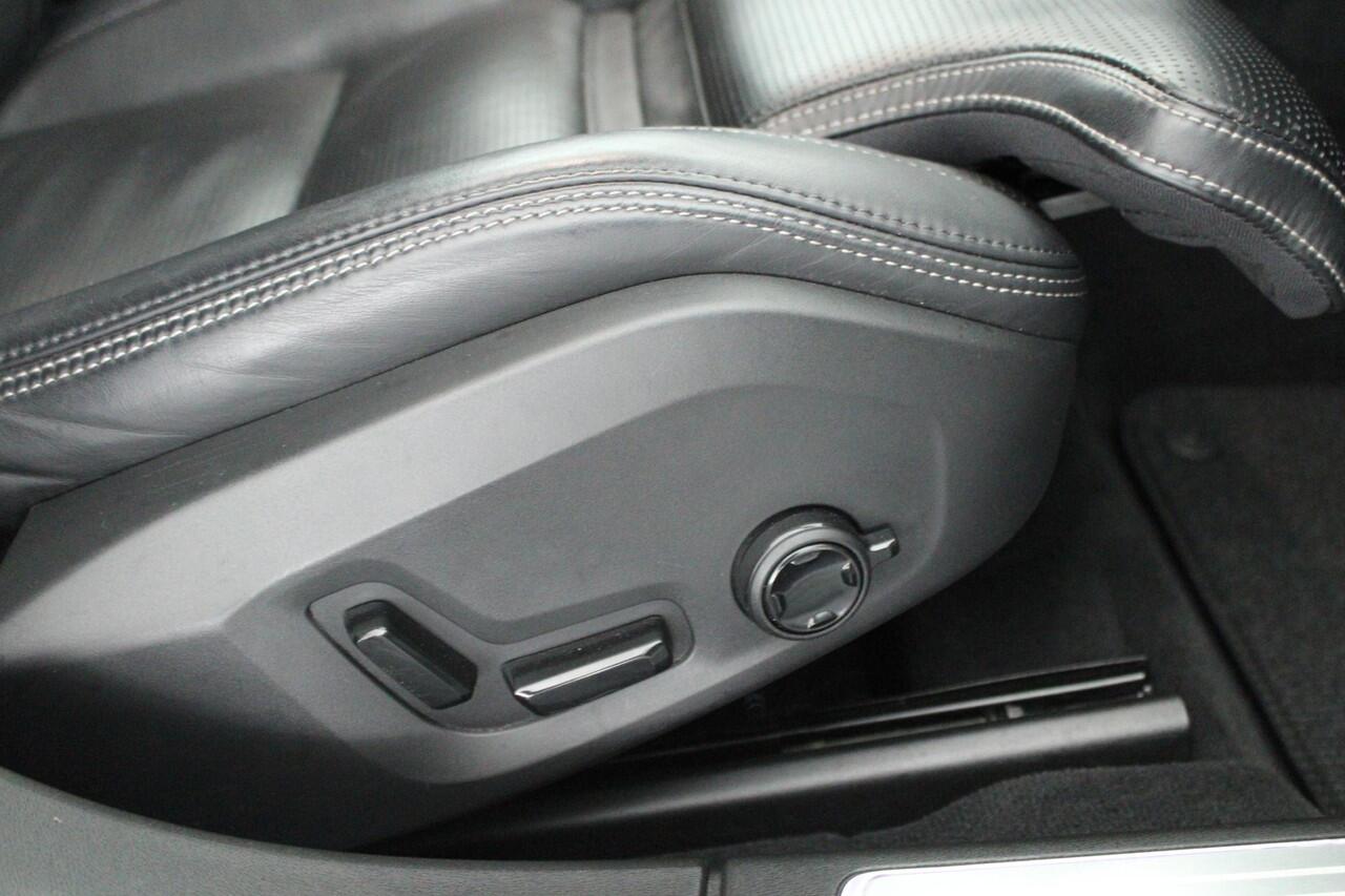 Volvo V90 Cross Country 2.0 B5 250pk AWD Pro Trekhaak Camera B&W Audio Leder Geventileerde Stoelen HUD Panoramadak