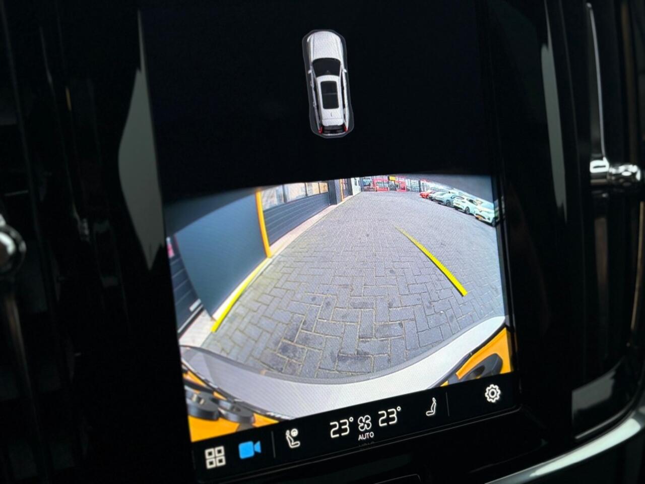 Volvo V90 T8 AWD Inscription Plug-in Hybrid 390 pk Trekhaak Pano