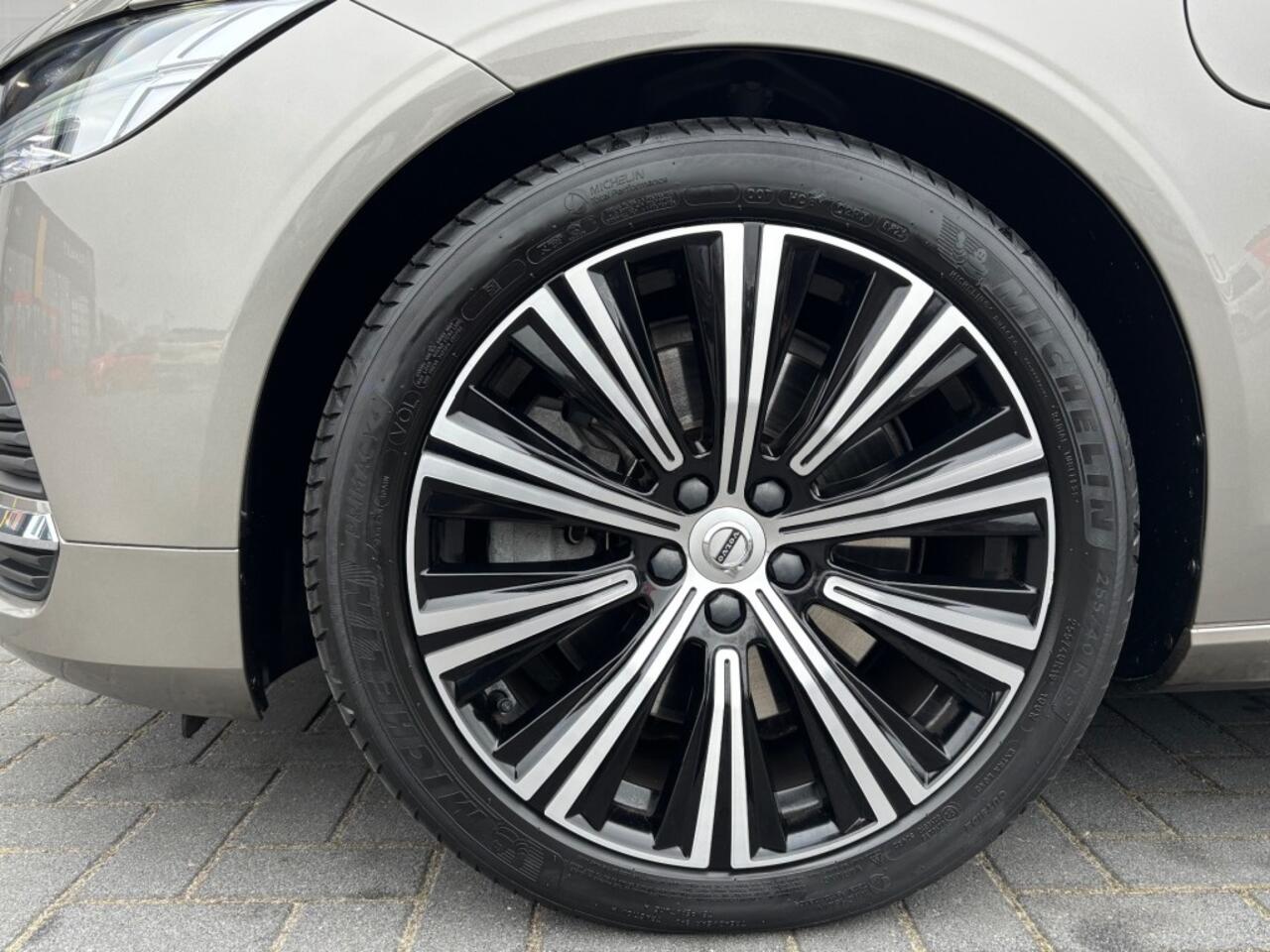 Volvo V90 T8 AWD Inscription Plug-in Hybrid 390 pk Trekhaak Pano