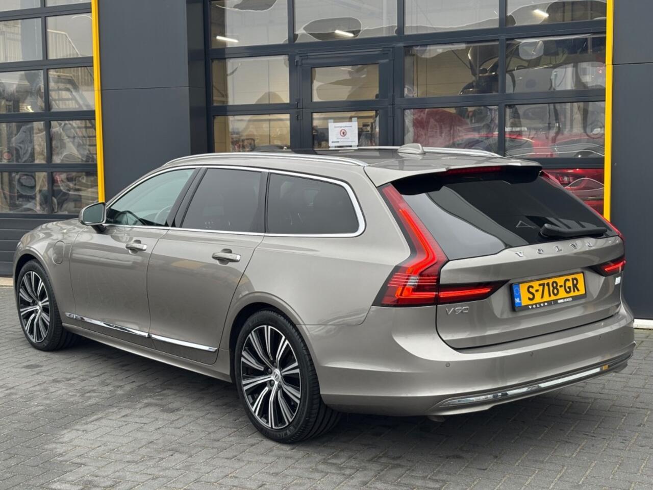 Volvo V90 T8 AWD Inscription Plug-in Hybrid 390 pk Trekhaak Pano