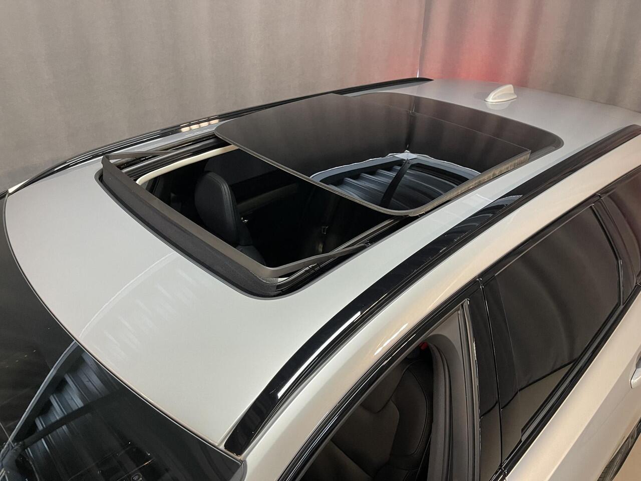 Volvo V90 2.0 T8 Plug-in hybrid AWD Ultimate Dark 20"/Luchtvering/Trekhaak/Panoramadak/Stoelverwarming v+a/360 Camera/Dodehoek/Head-up/DAB/Keyless