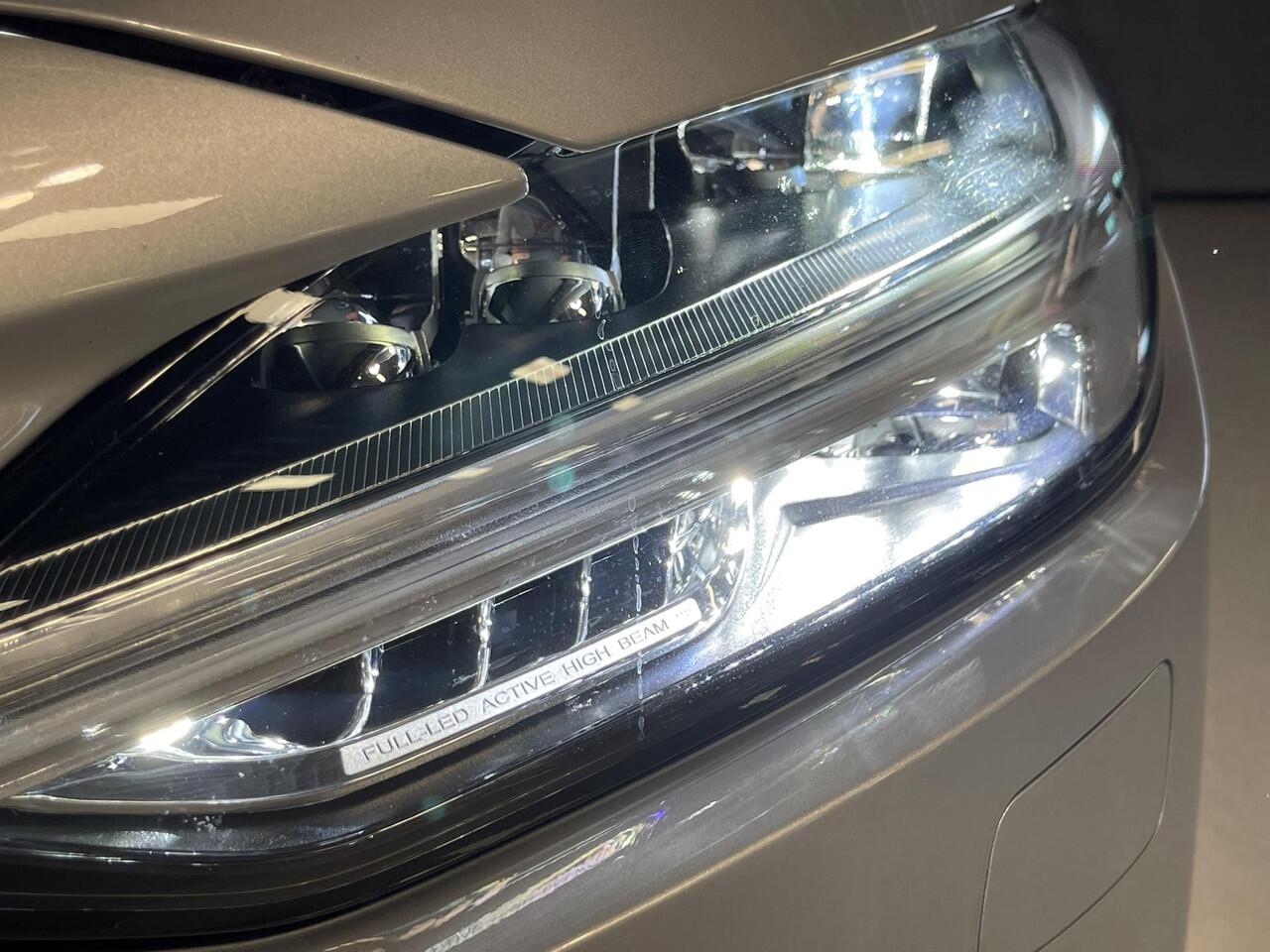 Volvo V90 2.0 T8 Plug-in hybrid AWD Ultimate Dark 20"/Luchtvering/Trekhaak/Panoramadak/Stoelverwarming v+a/360 Camera/Dodehoek/Head-up/DAB/Keyless