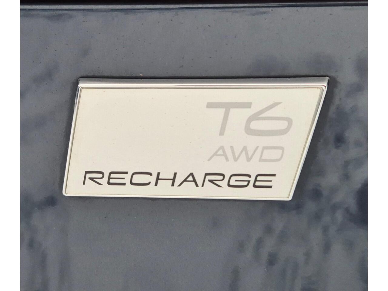 Volvo V90 2.0 T6 Phev AWD Plus 19" Wielen - Panoramadak - Trekhaak - Harman Kardon Audio - Camera achter - Climate - Privacy Glass - Zwart lederen Interieur - Electrisch bedienbare voorstoelen met memory- Achterbank verwarming - Voorruit verwarming