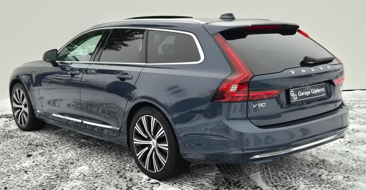 Volvo V90 2.0 T6 Phev AWD Plus 19" Wielen - Panoramadak - Trekhaak - Harman Kardon Audio - Camera achter - Climate - Privacy Glass - Zwart lederen Interieur - Electrisch bedienbare voorstoelen met memory- Achterbank verwarming - Voorruit verwarming