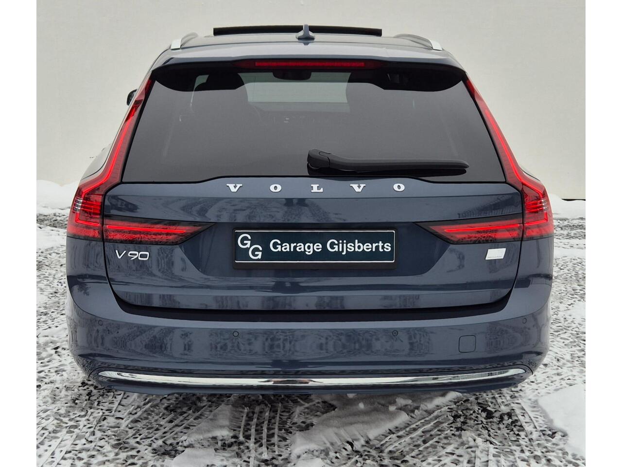 Volvo V90 2.0 T6 Phev AWD Plus 19" Wielen - Panoramadak - Trekhaak - Harman Kardon Audio - Camera achter - Climate - Privacy Glass - Zwart lederen Interieur - Electrisch bedienbare voorstoelen met memory- Achterbank verwarming - Voorruit verwarming