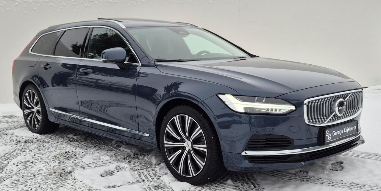 Volvo V90 2.0 T6 Phev AWD Plus 19" Wielen - Panoramadak - Trekhaak - Harman Kardon Audio - Camera achter - Climate - Privacy Glass - Zwart lederen Interieur - Electrisch bedienbare voorstoelen met memory- Achterbank verwarming - Voorruit verwarming