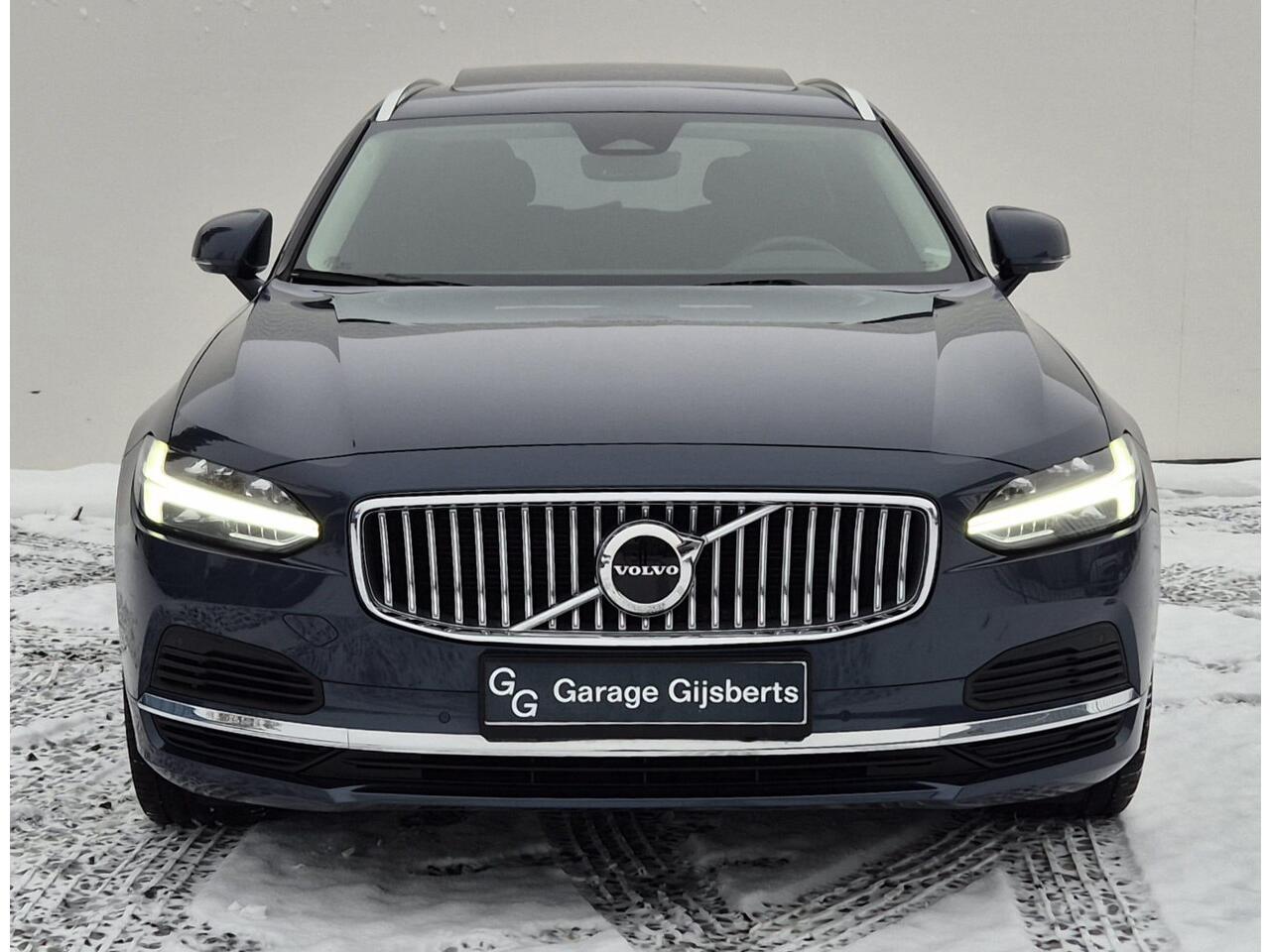 Volvo V90 2.0 T6 Phev AWD Plus 19" Wielen - Panoramadak - Trekhaak - Harman Kardon Audio - Camera achter - Climate - Privacy Glass - Zwart lederen Interieur - Electrisch bedienbare voorstoelen met memory- Achterbank verwarming - Voorruit verwarming