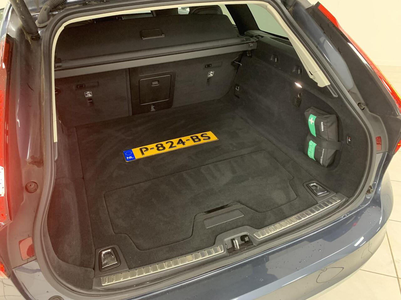 Volvo V90 2.0 B4 Inscription UITKLAPBARE TREKHAAK | ACHTERUITRIJCAMERA | NAVIGATIE | LEDEREN BEKLEDING