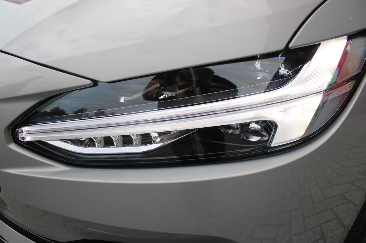 Volvo V90 B5 250PK ULTIMATE DARK MILD HYBRID | PANORAMISCH SCHUIF/KANTEL DAK | HARMAN KARDON PREMIUM AUDIO | FULL-LED ACTIVE HIGH BEAM KOPLAMPEN | LED MISTLAMPEN VOOR | POWER SEATS - BESTUURDERS- EN PASSAGIERSSTOEL ELEKTRISCHVERSTELBAAR MET GEHEUGEN, ELEKTRISCH VER