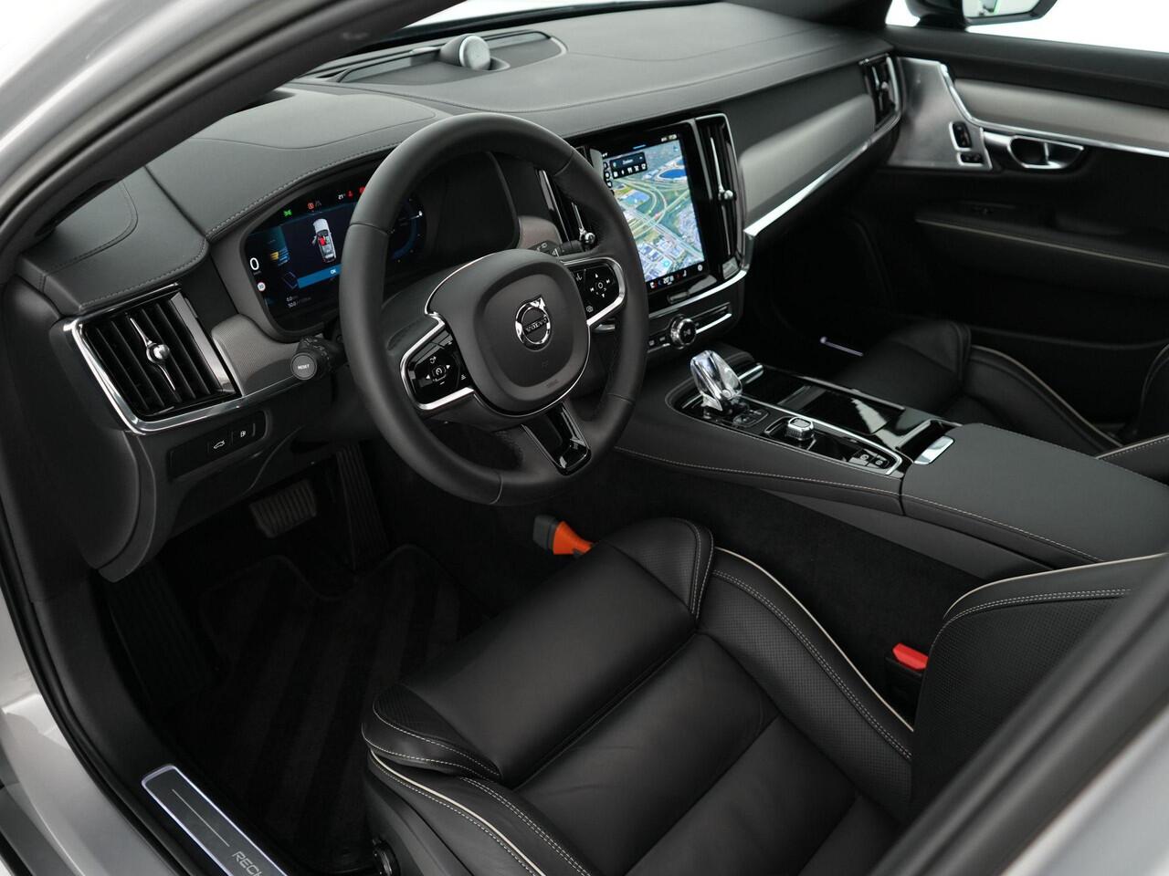 Volvo V90 T6 Ultra Dark 2.0 350pk Plug-in hybrid AWD |Bowers&Wilkens|panoramadak|memoy|HUD|lederen sportstoelen|Apple Carplay|elek. trekhaak|360 camera|blind spot|stoel en stuurverwarming|