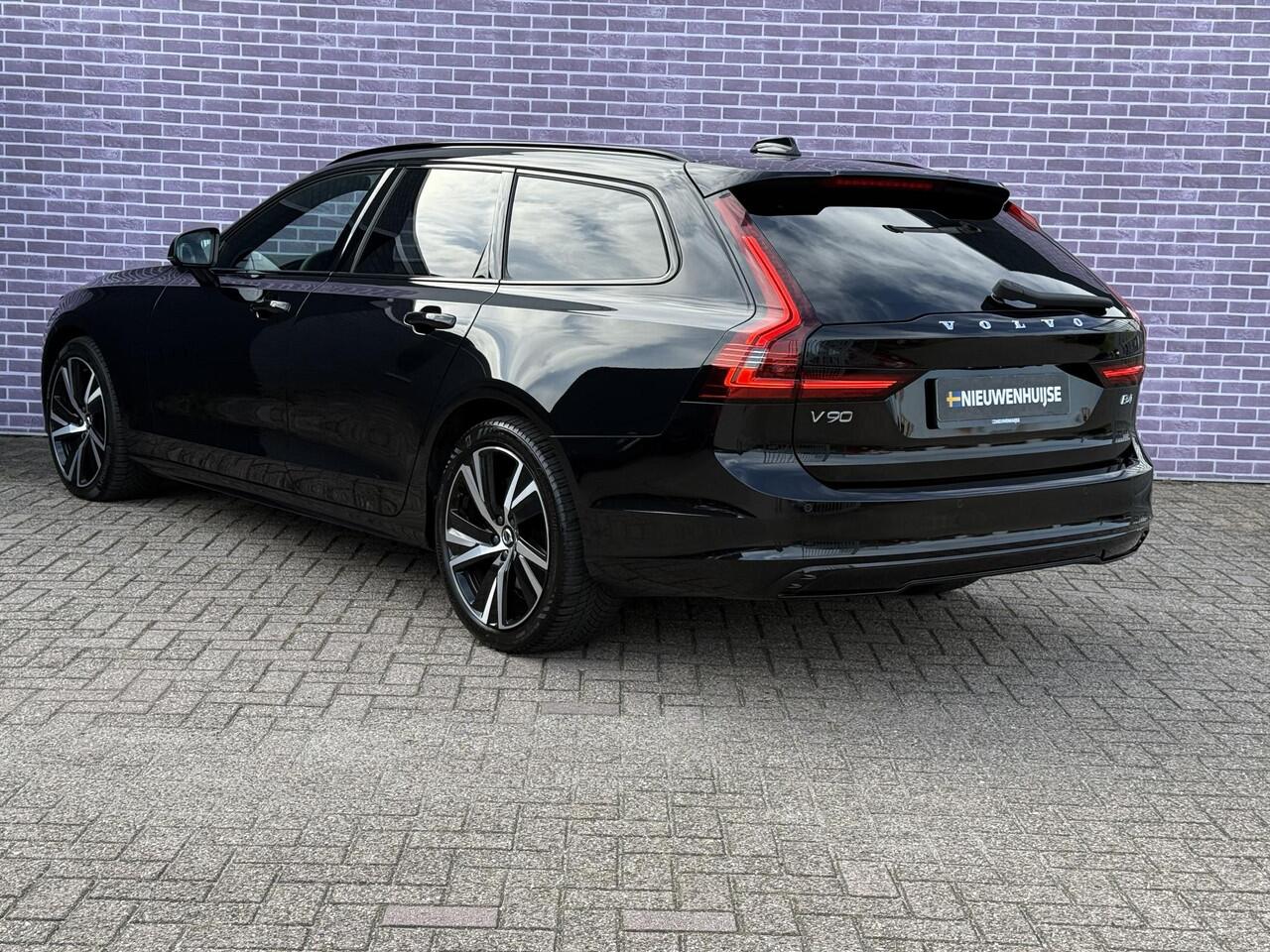 Volvo V90 B4 D Plus Dark | Trekhaak | Schuif/kantel Panoramadak | Memory | Harman/Kardon | Leder | BLIS | Adaptive cruise | Pilot assist | DAB | Extra getint glas |
