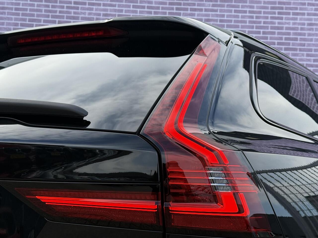 Volvo V90 B4 D Plus Dark | Trekhaak | Schuif/kantel Panoramadak | Memory | Harman/Kardon | Leder | BLIS | Adaptive cruise | Pilot assist | DAB | Extra getint glas |