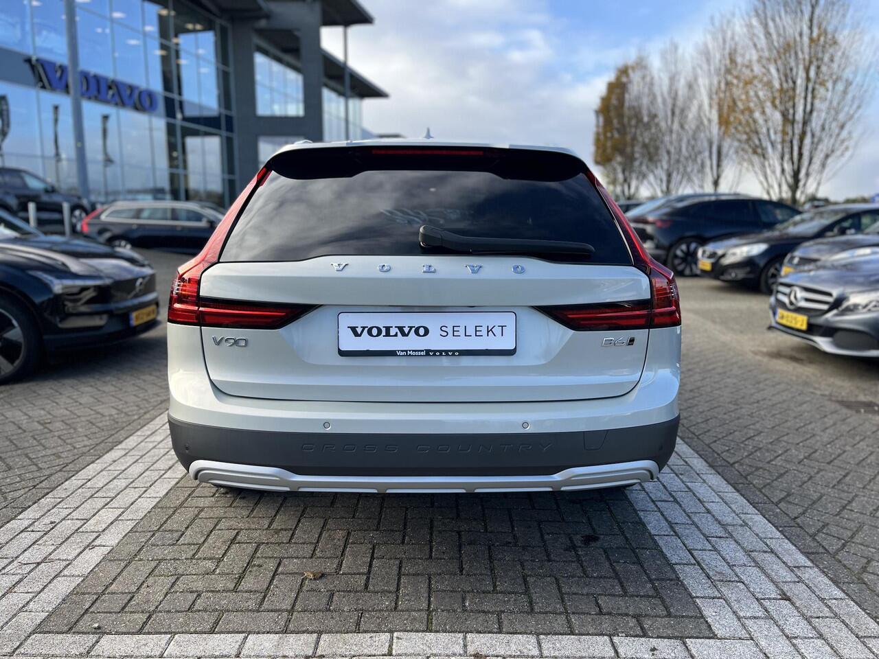 Volvo V90 Cross Country B6 AWD Pro