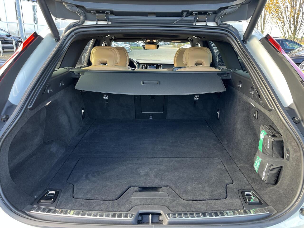 Volvo V90 Cross Country B6 AWD Pro