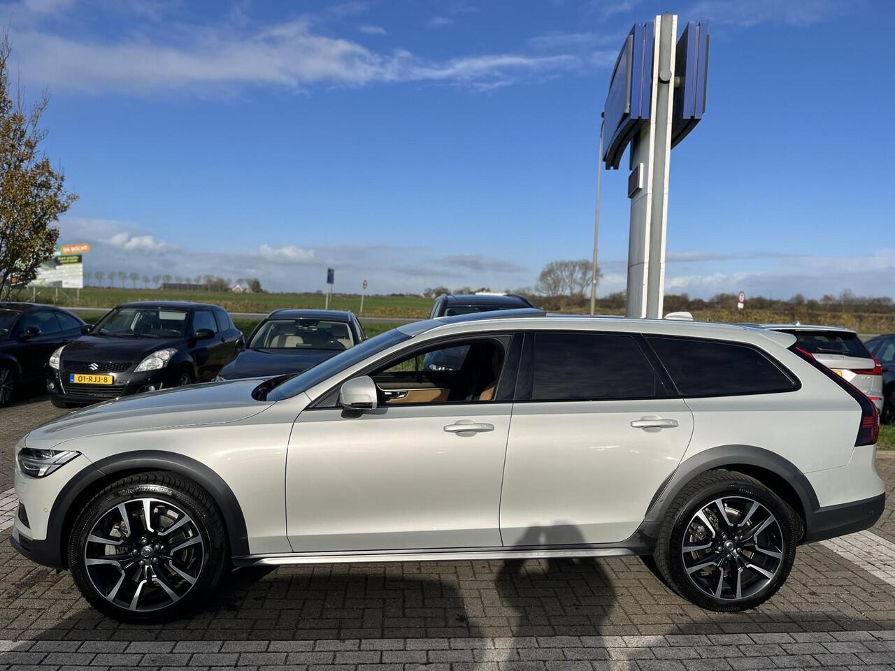 Volvo V90 Cross Country B6 AWD Pro