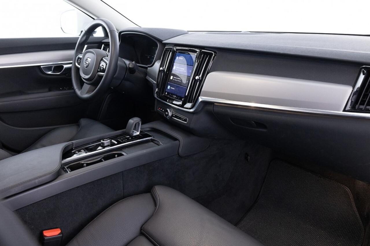 Volvo V90 Cross Country B5 AWD Pro | PANORAMADAK | LEDER | Trekhaak | harman/kardon