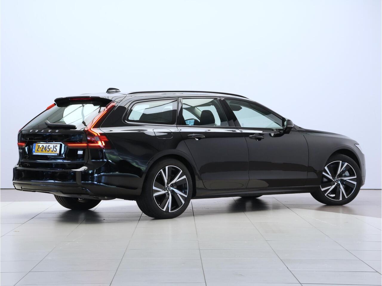 Volvo V90 T6 Recharge 350PK AWD Plus Dark / 360gr Camera / Elektrisch Verstelbare Stoelen / BLIS / Adaptive Cruise / Verwarmbare Voorstoelen + Stuurwiel / Harman Kardon /