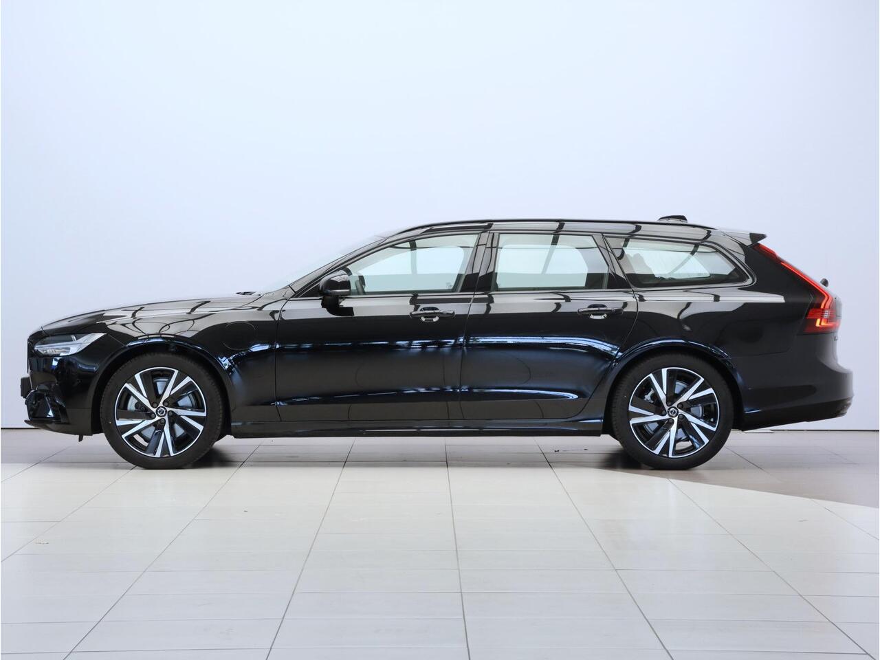 Volvo V90 T6 Recharge 350PK AWD Plus Dark / 360gr Camera / Elektrisch Verstelbare Stoelen / BLIS / Adaptive Cruise / Verwarmbare Voorstoelen + Stuurwiel / Harman Kardon /