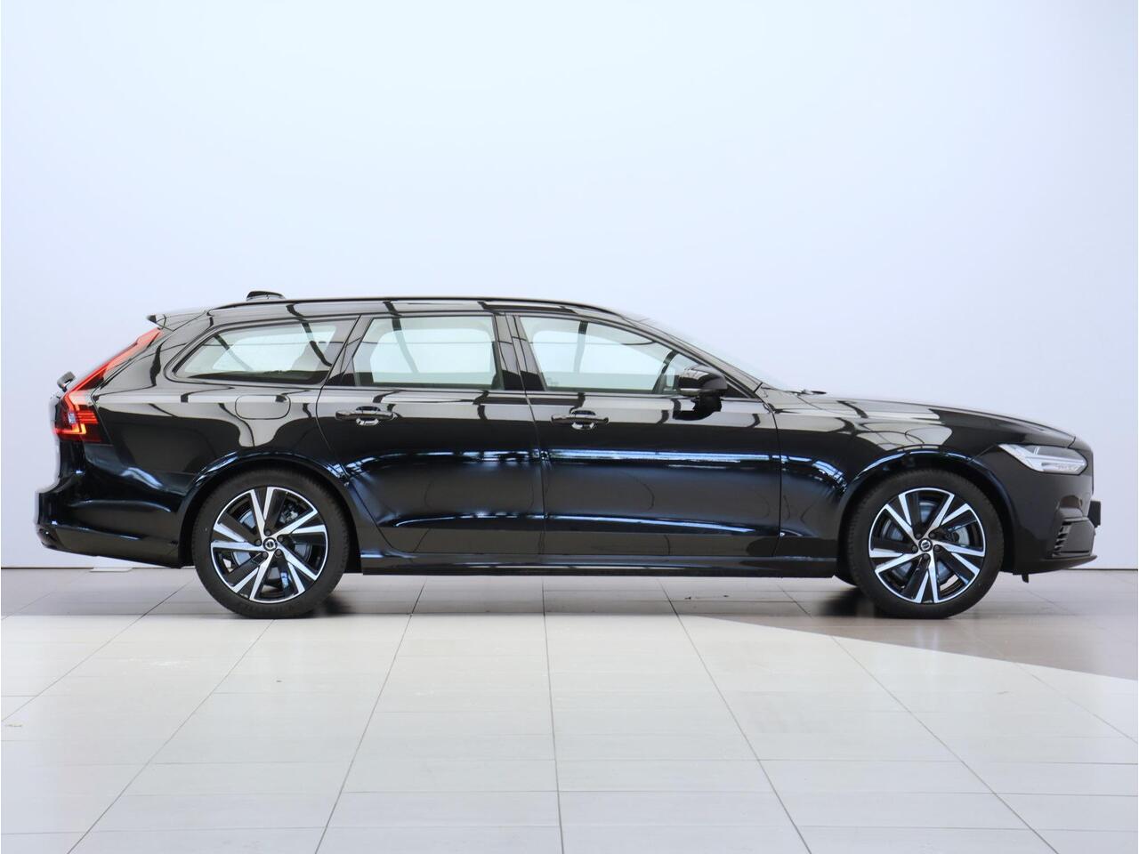 Volvo V90 T6 Recharge 350PK AWD Plus Dark / 360gr Camera / Elektrisch Verstelbare Stoelen / BLIS / Adaptive Cruise / Verwarmbare Voorstoelen + Stuurwiel / Harman Kardon /