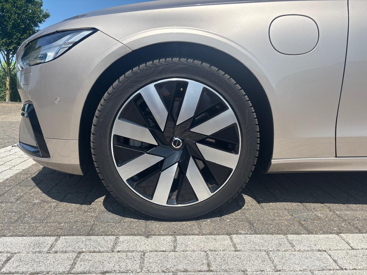 Volvo V90 T6 Plug-in hybrid AWD Ultra Dark | Harman/Kardon | Memory Seats | Climate Pack | 360 Camera | Trekhaak |