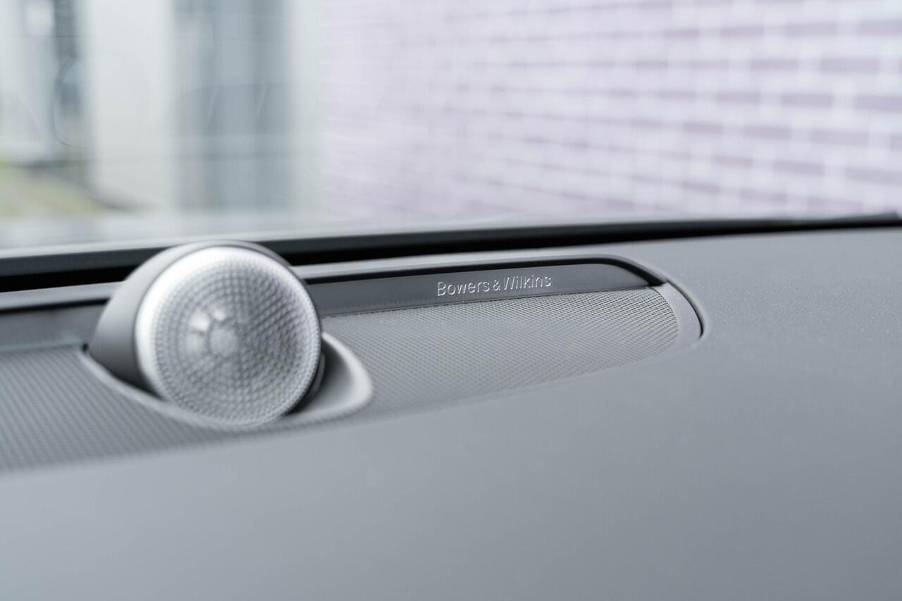 Volvo V90 T8 Plug-in hybrid AWD Ultimate Dark | Google | Longe Range | Bowers & Wilkins Audio | 360 Camera | Luchtvering | Schuif-/Kanteldak | Sportstoelen | Head-Up Display | Stuur-/Stoelverwarming Voor + Achter | Elek. Stoelen | Memory | Getint Glas | Elek. Achte