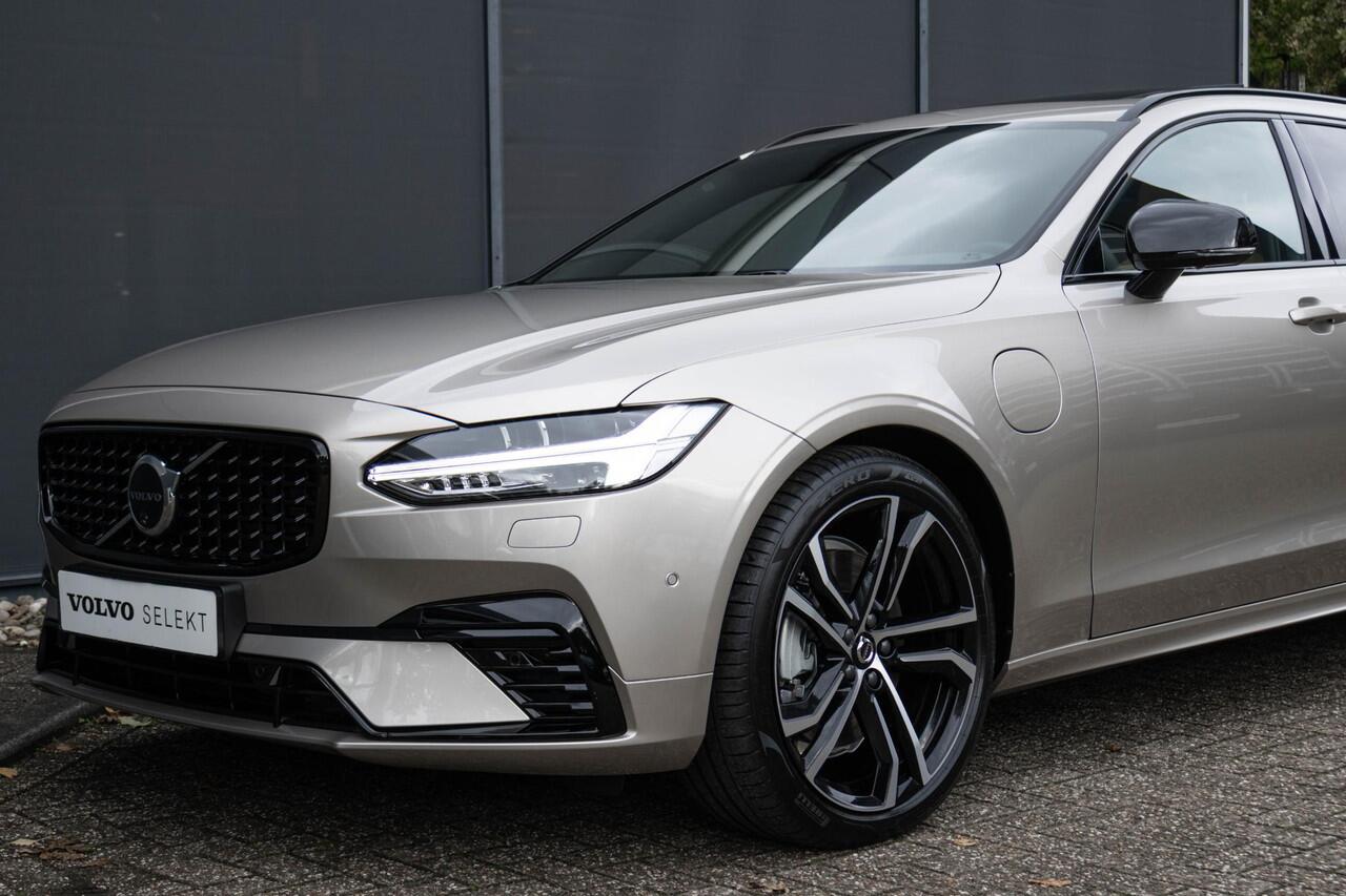 Volvo V90 T6 Automaat Plug-in hybrid AWD Ultra Dark | Luchtvering| Nappa Leder interieur|Massagefunctie in voorstoelen| Interieur Voorverwarming| Premium Audio by Harman en Kardon| Rondomzicht Camera| Head up display| Semi electrische Trekhaak.