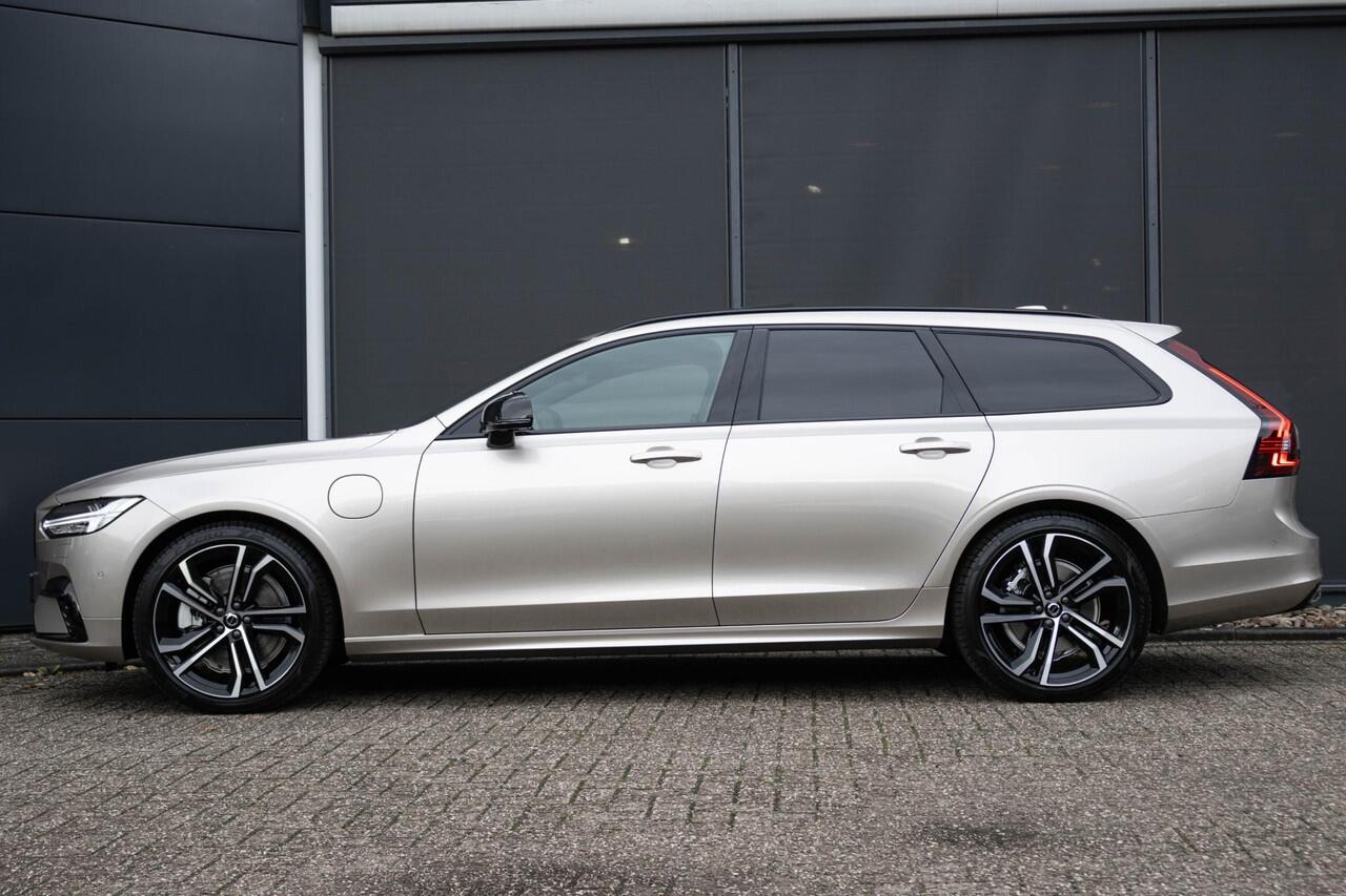 Volvo V90 T6 Automaat Plug-in hybrid AWD Ultra Dark | Luchtvering| Nappa Leder interieur|Massagefunctie in voorstoelen| Interieur Voorverwarming| Premium Audio by Harman en Kardon| Rondomzicht Camera| Head up display| Semi electrische Trekhaak.