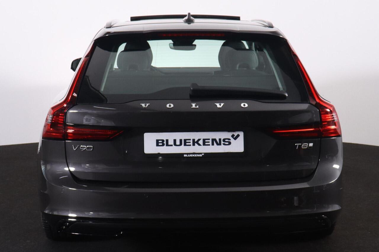 Volvo V90 T8 Recharge AWD Ultra Dark - Panorama/schuifdak - IntelliSafe Assist & Surround - 360º Camera - Harman/Kardon audio - Adaptieve LED koplampen - Verwarmde voorstoelen, stuur & achterbank - Parkeersensoren voor & achter - Elektr. bedienb. voorstoelen met ge