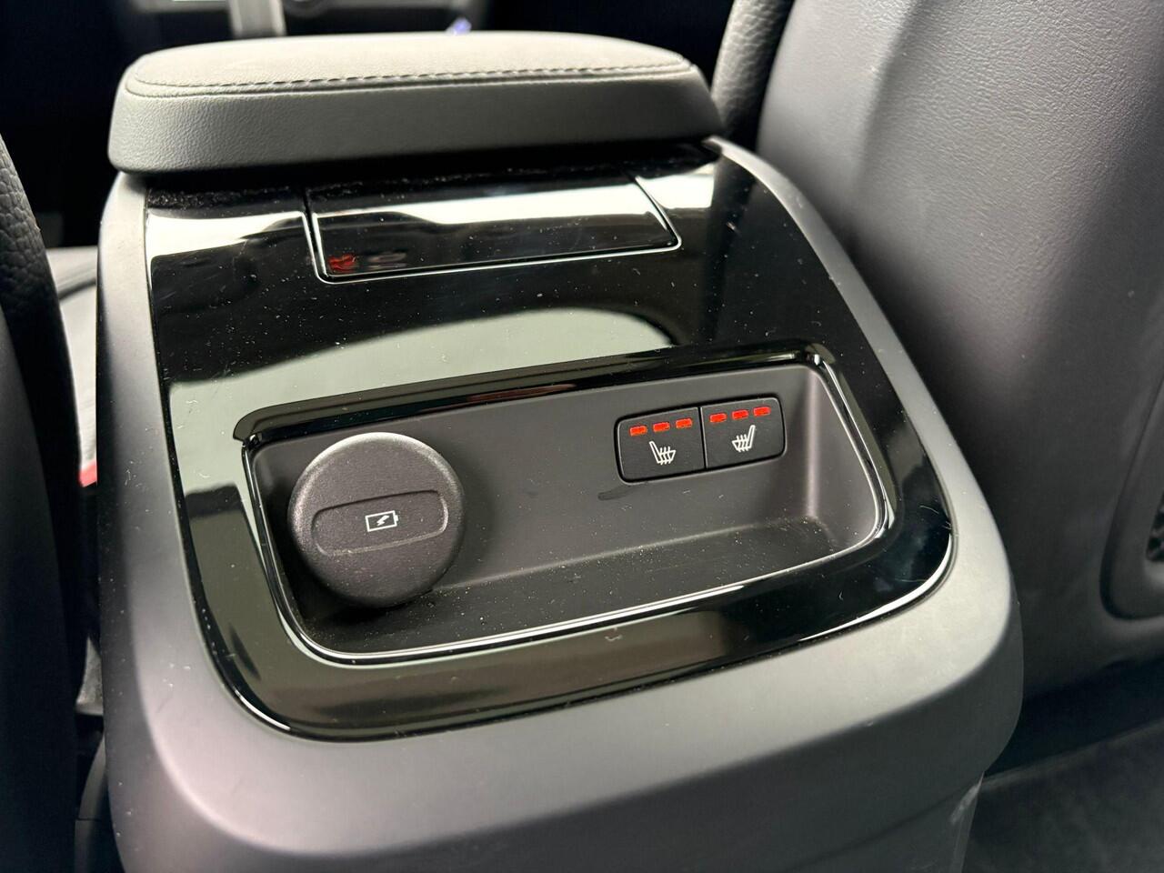 Volvo V90 T8 Plug-in hybrid AWD Ultra Dark | Panoramadak | Harman/Kardon | 360 camera | Trekhaak |