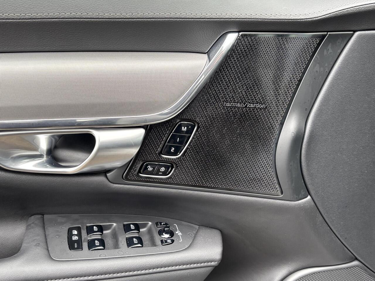 Volvo V90 T6 AWD Recharge Plus Dark / Panoramisch Dak / Luchtvering / 20" / 360 camera / Alarm