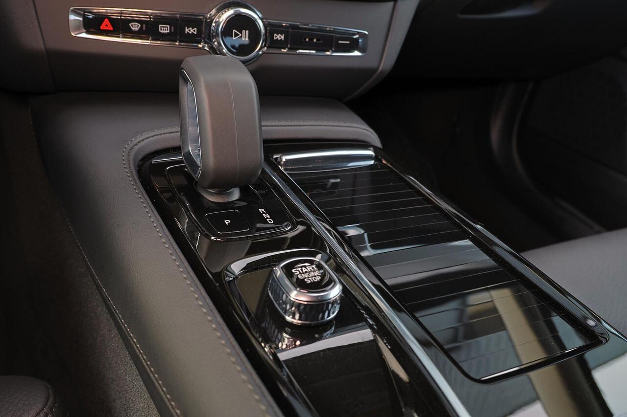 Volvo V90 T6 Recharge AWD Plus Dark - IntelliSafe Assist & Surround - 360º Camera - Harman/Kardon audio - Adaptieve LED koplampen - Verwarmde voorstoelen, stuur & achterbank - Parkeersensoren voor & achter - Elektr. bedienb. voorstoelen met geheugen - Extra getint 