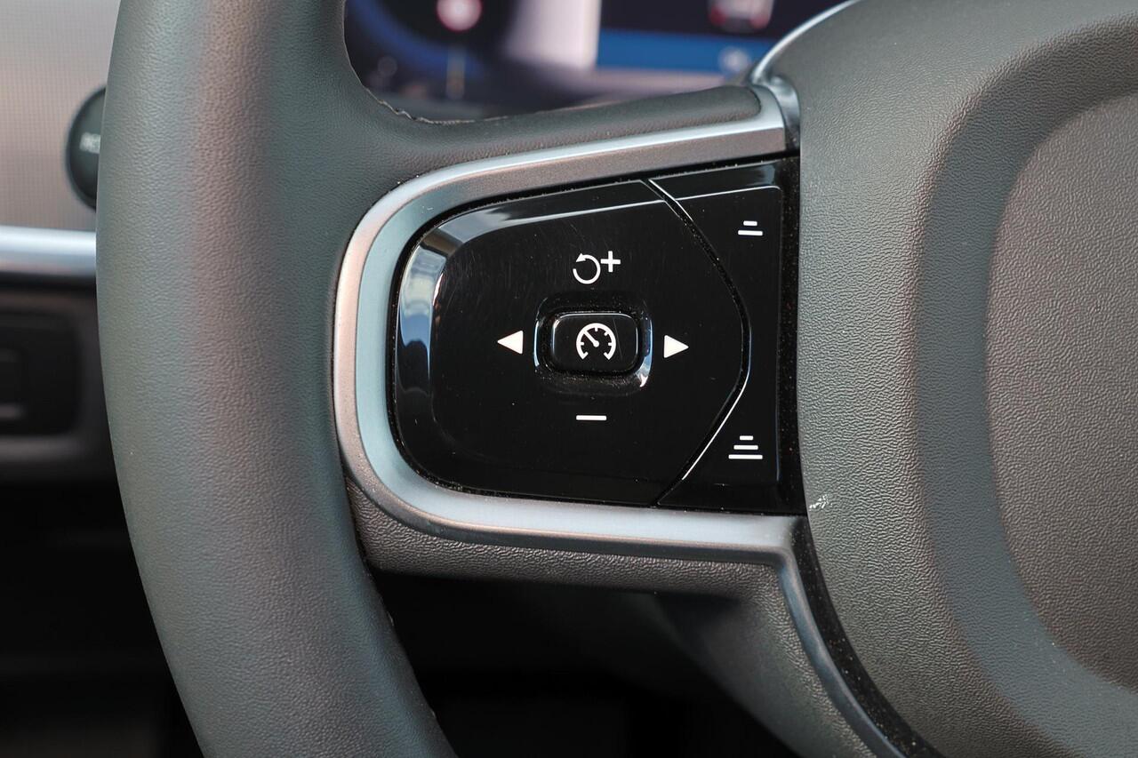 Volvo V90 T6 Recharge AWD Plus Dark - IntelliSafe Assist & Surround - 360º Camera - Harman/Kardon audio - Adaptieve LED koplampen - Verwarmde voorstoelen, stuur & achterbank - Parkeersensoren voor & achter - Elektr. bedienb. voorstoelen met geheugen - Extra getint 