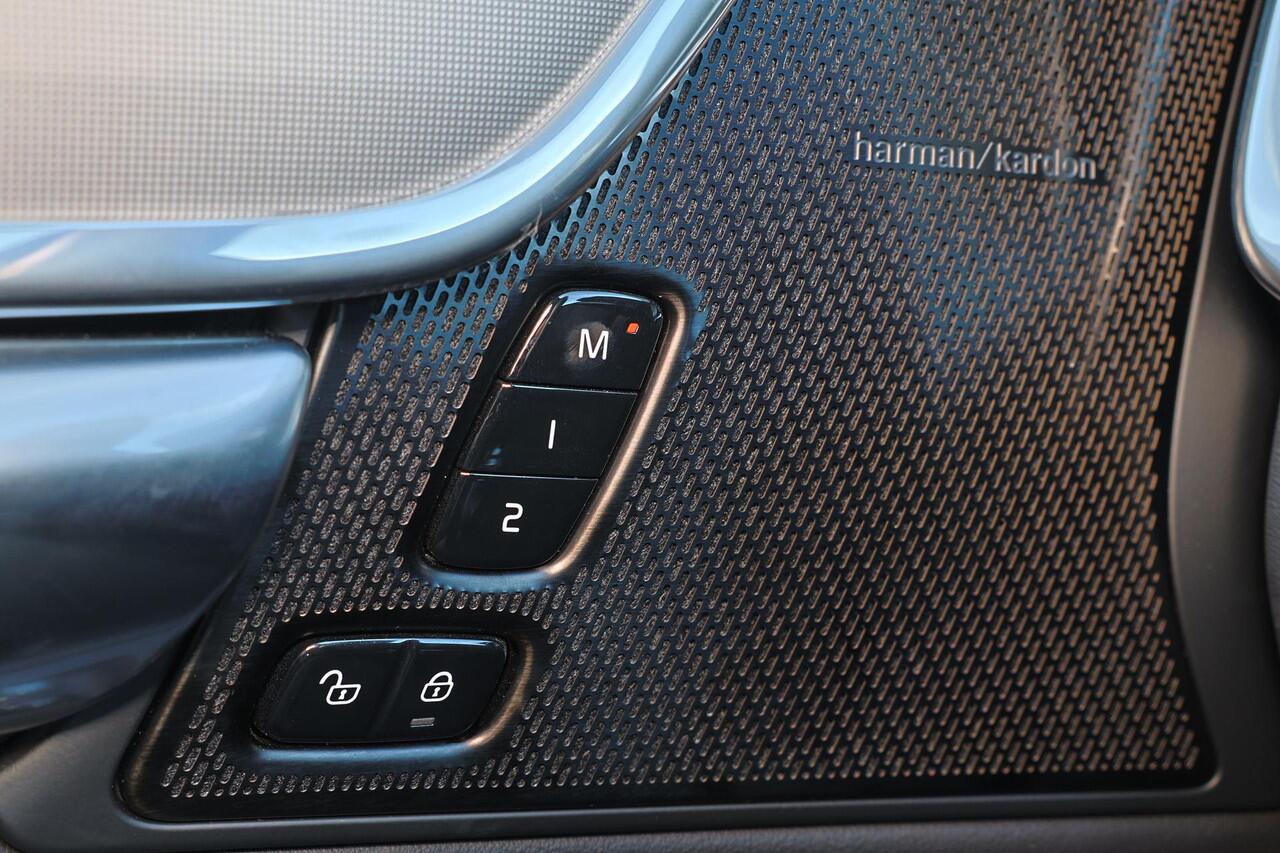 Volvo V90 T6 Recharge AWD Plus Bright - IntelliSafe Assist & Surround - 360º Camera - Harman/Kardon audio - Adaptieve LED koplampen - Verwarmde voorstoelen, stuur & achterbank - Parkeersensoren voor & achter - Elektr. bedienb. voorstoelen met geheugen - Extra getin