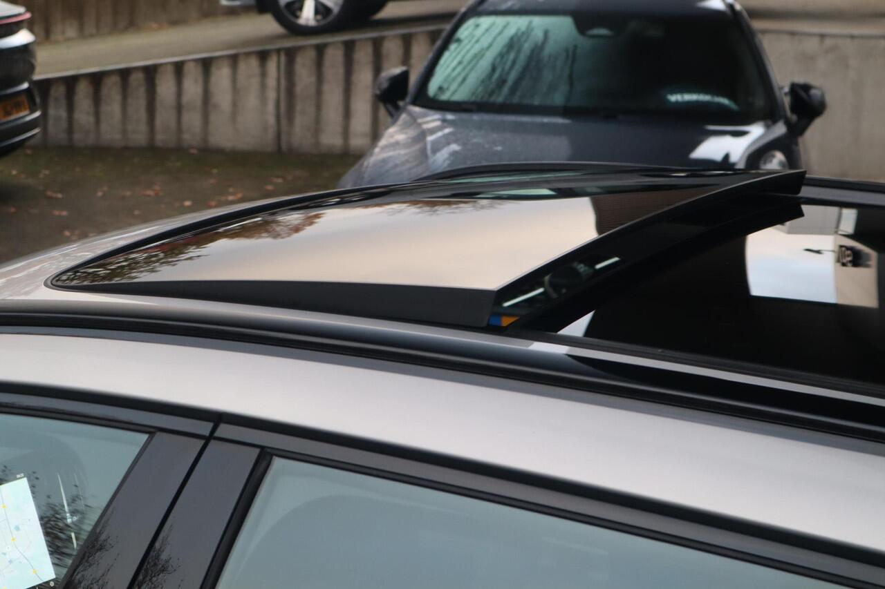 Volvo V90 2.0 T8 Plug-in hybrid AWD Ultra Dark | Head-up Display| Gelaagde zijruiten| 360* Camera| Semi-elektrisch inklapbare trekhaak|