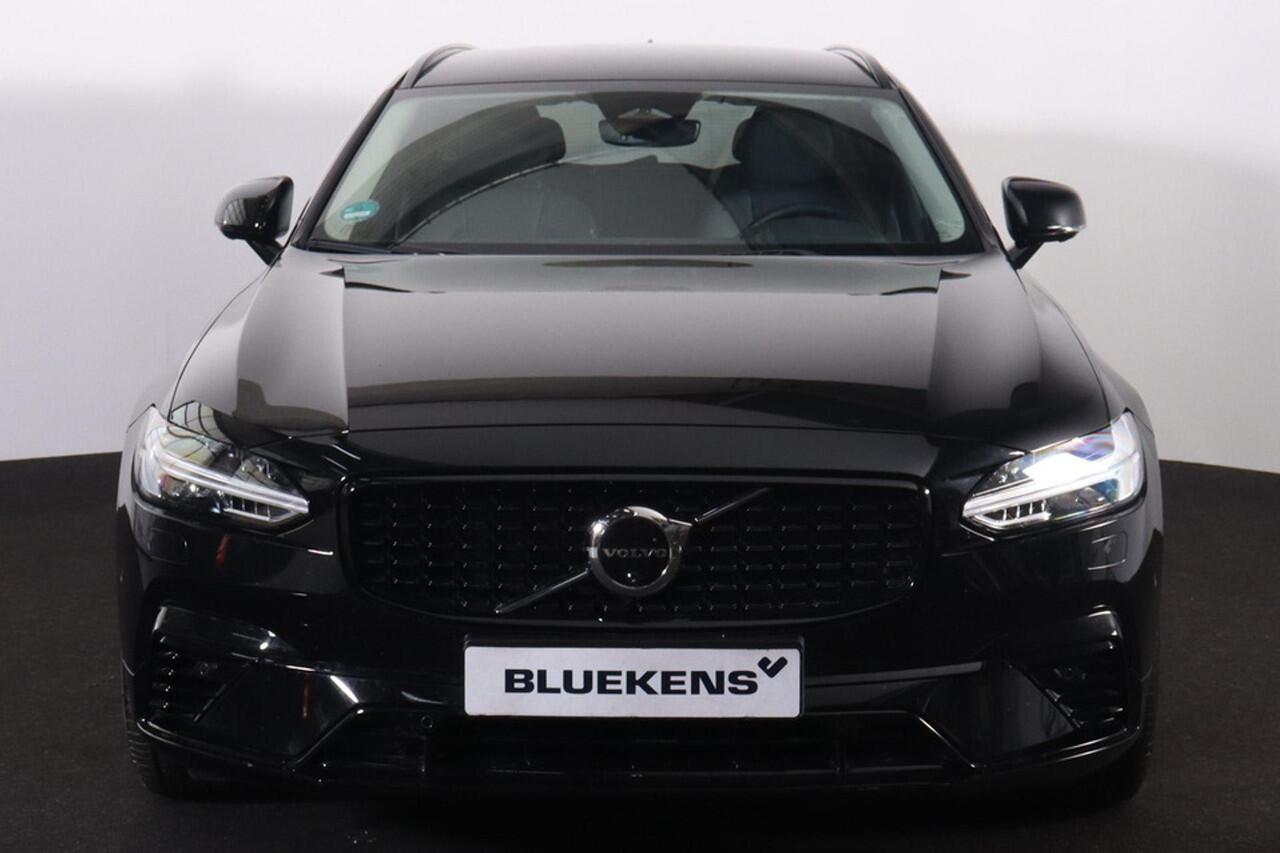 Volvo V90 T6 Recharge AWD Plus Dark - IntelliSafe Assist & Surround - 360º Camera - Harman/Kardon audio - Adaptieve LED koplampen - Verwarmde voorstoelen, stuur & achterbank - Parkeersensoren voor & achter - Elektr. bedienb. voorstoelen met geheugen - Extra getint 