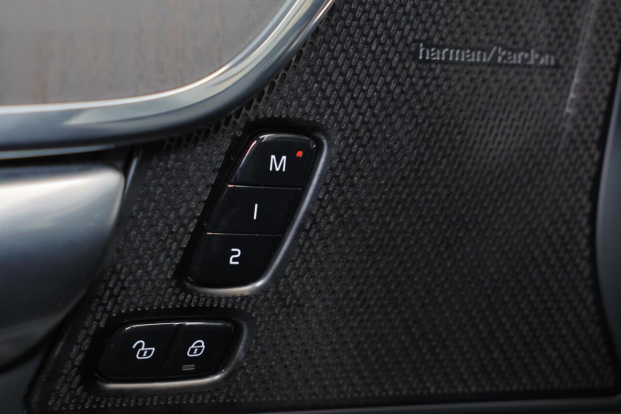 Volvo V90 T6 Recharge AWD Ultra Dark - Luchtvering - Panorama/schuifdak - IntelliSafe Assist & Surround - 360º Camera - Harman/Kardon audio - Adaptieve LED koplampen - Verwarmde voorstoelen, stuur & achterbank - Parkeersensoren voor & achter - Elektr. bedienb. voor