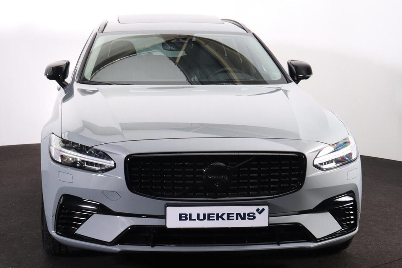 Volvo V90 T6 Recharge AWD Ultra Dark - Luchtvering - Panorama/schuifdak - IntelliSafe Assist & Surround - 360º Camera - Harman/Kardon audio - Adaptieve LED koplampen - Verwarmde voorstoelen, stuur & achterbank - Parkeersensoren voor & achter - Elektr. bedienb. voor