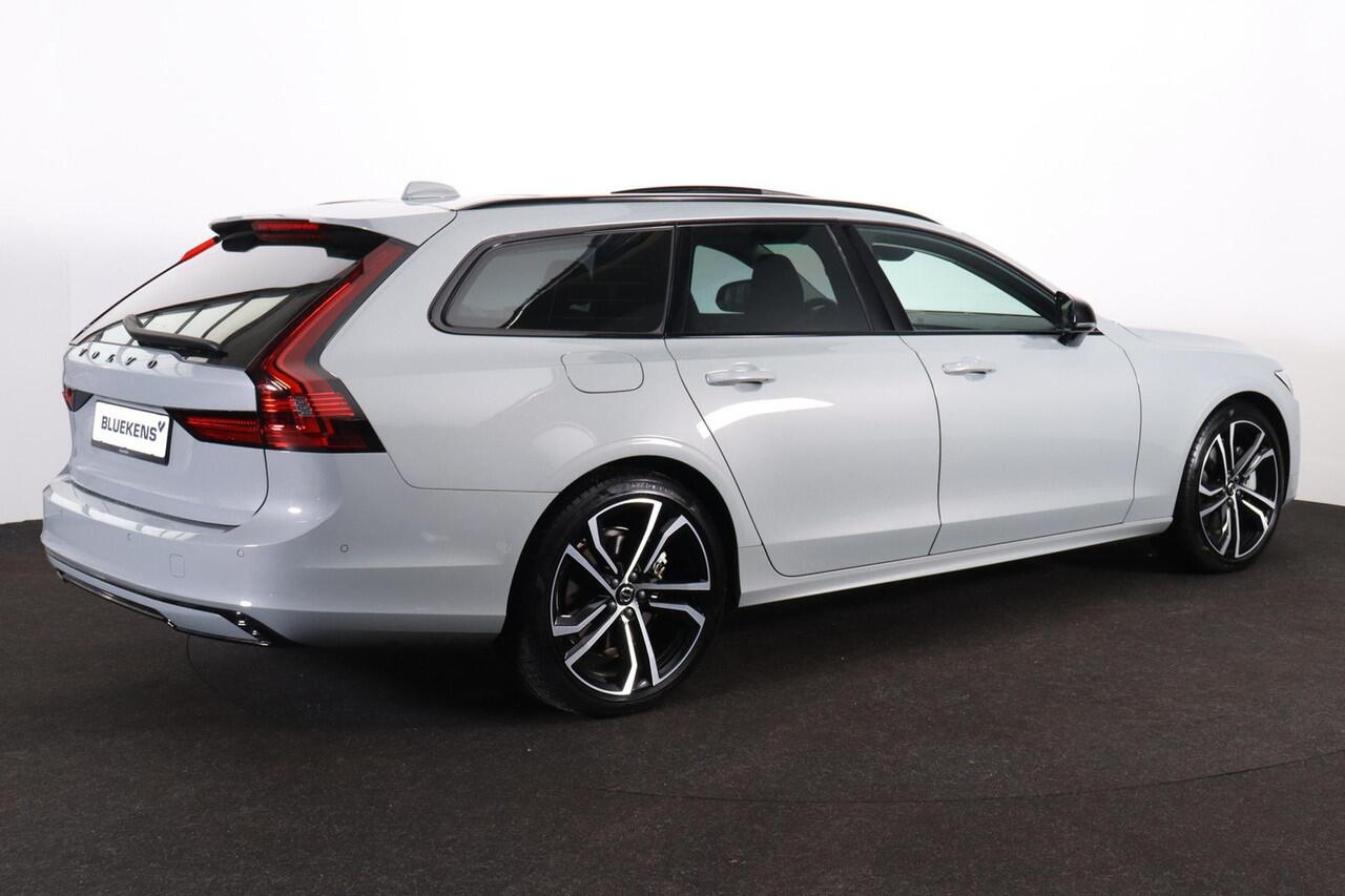 Volvo V90 T6 Recharge AWD Ultra Dark - Luchtvering - Panorama/schuifdak - IntelliSafe Assist & Surround - 360º Camera - Harman/Kardon audio - Adaptieve LED koplampen - Verwarmde voorstoelen, stuur & achterbank - Parkeersensoren voor & achter - Elektr. bedienb. voor