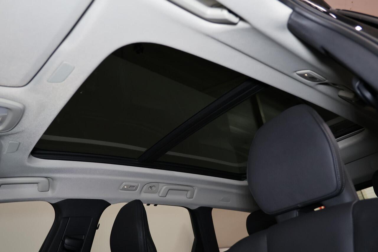 Volvo V90 T6 Recharge AWD Ultra Dark - Luchtvering - Panorama/schuifdak - IntelliSafe Assist & Surround - 360º Camera - Harman/Kardon audio - Adaptieve LED koplampen - Verwarmde voorstoelen, stuur & achterbank - Parkeersensoren voor & achter - Elektr. bedienb. voor