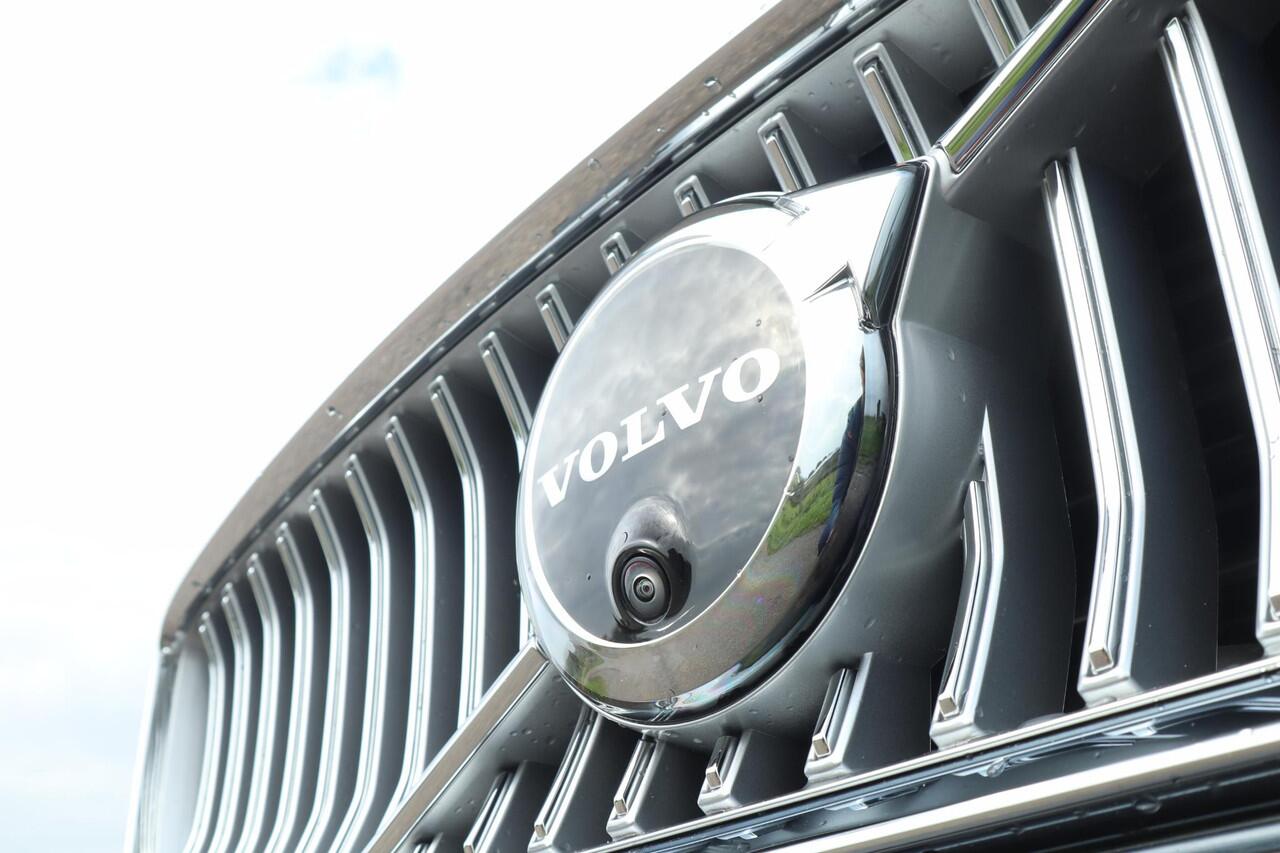 Volvo V90 2.0 T6 Plug-in hybrid AWD Ultra Bright | Luchtvering | B&W Audio | 360-camera | Head-up display | Schuif/kanteldak