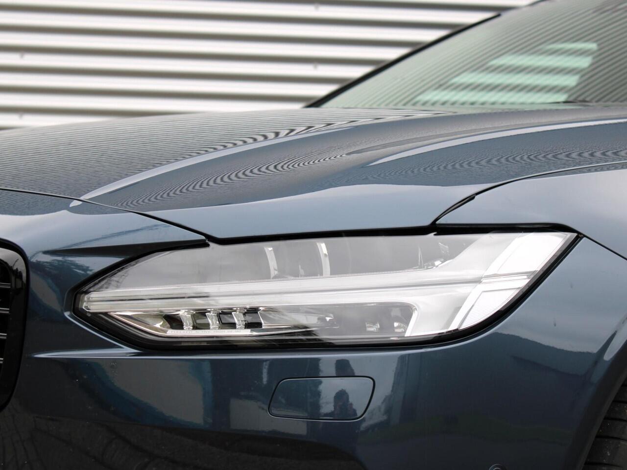 Volvo V90 T6 Plug-in hybrid AWD Ultimate Dark Automaat / Panoramadak / 360 graden camera / Volvo Alarm / Massagefunctie voorstoelen / 20" velgen