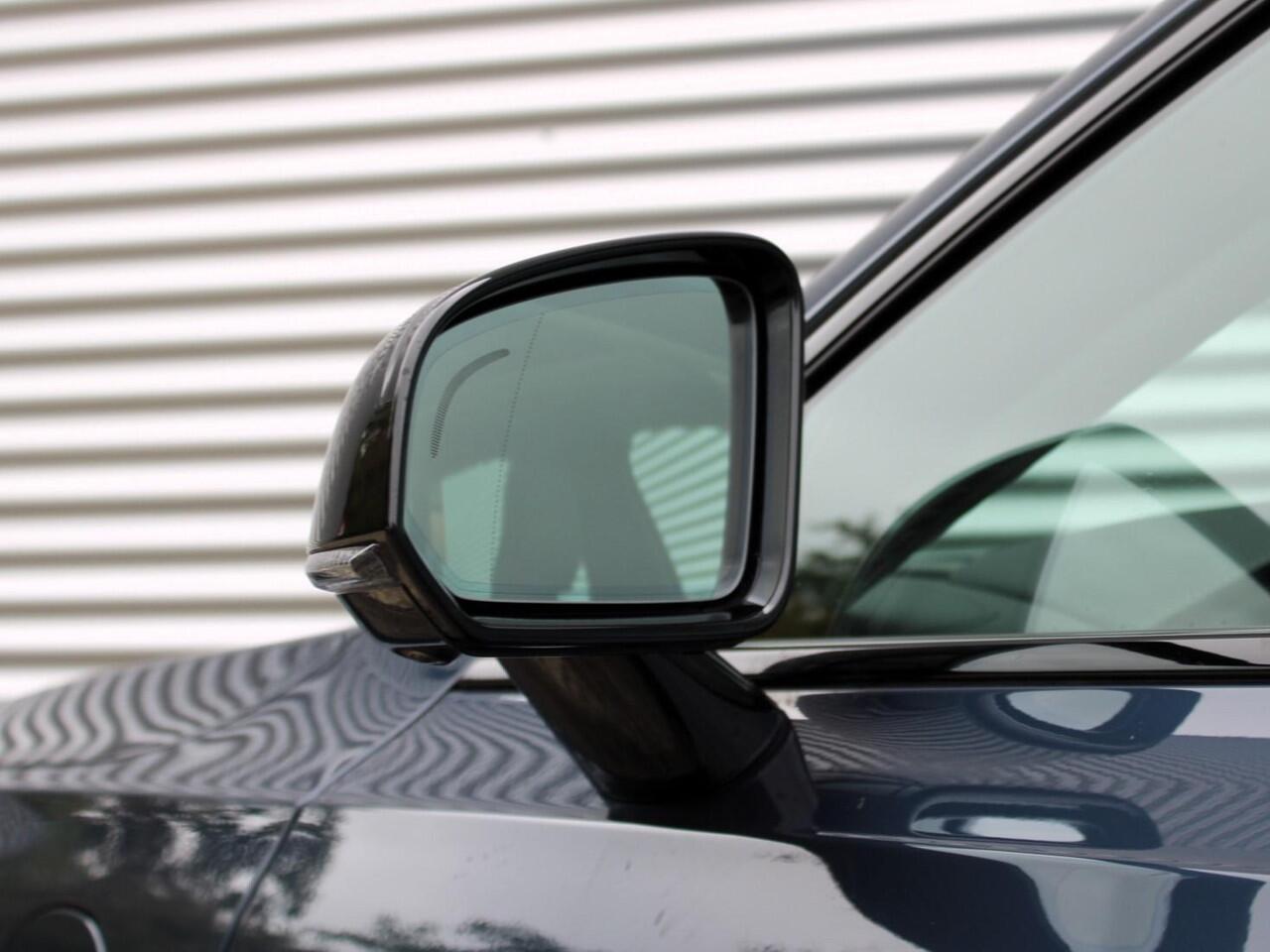 Volvo V90 T6 Plug-in hybrid AWD Ultimate Dark Automaat / Panoramadak / 360 graden camera / Volvo Alarm / Massagefunctie voorstoelen / 20" velgen