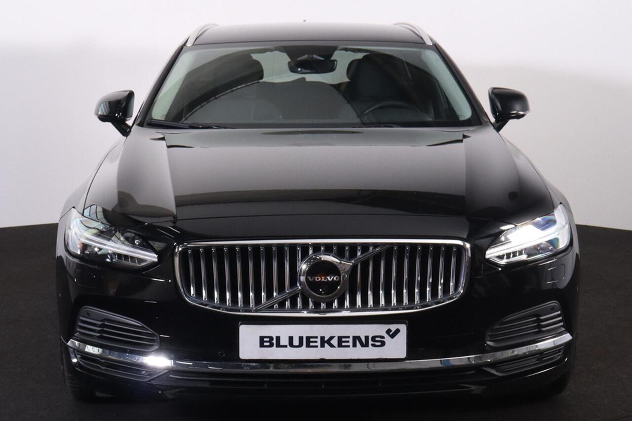 Volvo V90 T6 Recharge AWD Core Bright - IntelliSafe Assist & Surround - 360º Camera - Harman/Kardon audio - Verwarmde voorstoelen, stuur & achterbank - Parkeersensoren voor & achter - Extra getint glas - Elektr. inklapbare trekhaak - 18' LMV