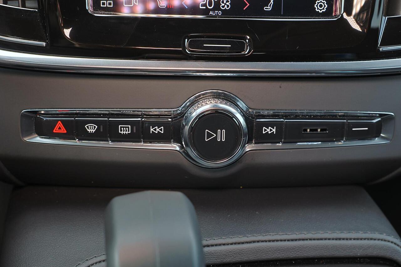 Volvo V90 T6 Recharge AWD Core Bright - IntelliSafe Assist & Surround - 360º Camera - Harman/Kardon audio - Verwarmde voorstoelen, stuur & achterbank - Parkeersensoren voor & achter - Extra getint glas - Elektr. inklapbare trekhaak - 18' LMV