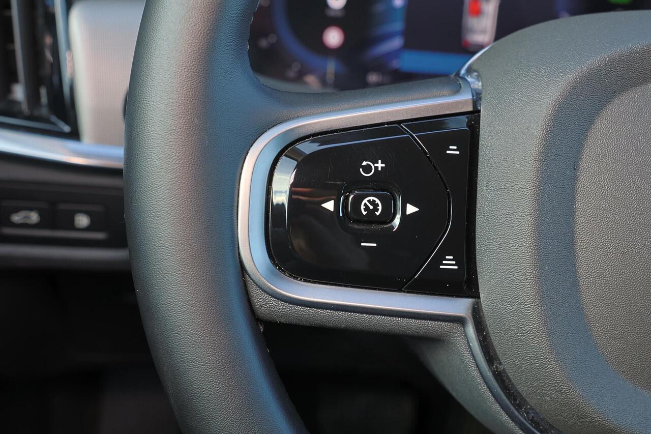 Volvo V90 T6 Recharge AWD Plus Bright - IntelliSafe Assist & Surround - 360º Camera - Harman/Kardon audio - Adaptieve LED koplampen - Verwarmde voorstoelen, stuur & achterbank - Parkeersensoren voor & achter - Elektr. bedienb. voorstoelen met geheugen - Extra getin