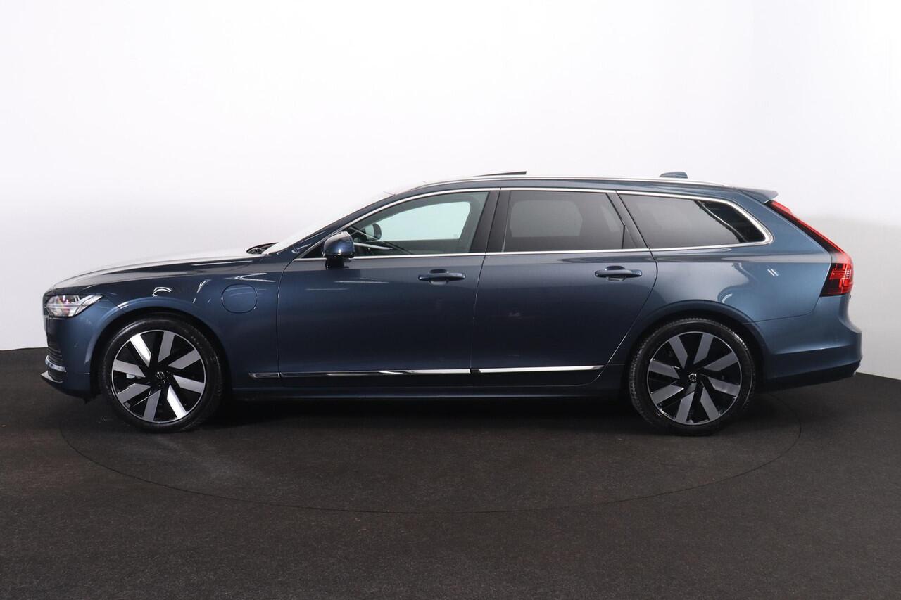 Volvo V90 T8 Recharge AWD Ultra Bright - Panorama/schuifdak - IntelliSafe Assist & Surround - 360º Camera - Harman/Kardon audio - Adaptieve LED koplampen - Verwarmde voorstoelen, stuur & achterbank - Parkeersensoren voor & achter - Elektr. bedienb. voorstoelen met 