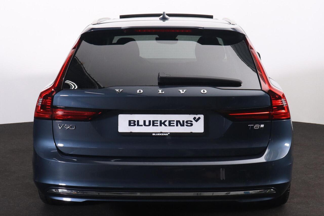 Volvo V90 T8 Recharge AWD Ultra Bright - Panorama/schuifdak - IntelliSafe Assist & Surround - 360º Camera - Harman/Kardon audio - Adaptieve LED koplampen - Verwarmde voorstoelen, stuur & achterbank - Parkeersensoren voor & achter - Elektr. bedienb. voorstoelen met 