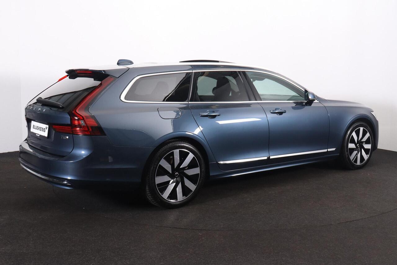Volvo V90 T8 Recharge AWD Ultra Bright - Panorama/schuifdak - IntelliSafe Assist & Surround - 360º Camera - Harman/Kardon audio - Adaptieve LED koplampen - Verwarmde voorstoelen, stuur & achterbank - Parkeersensoren voor & achter - Elektr. bedienb. voorstoelen met 