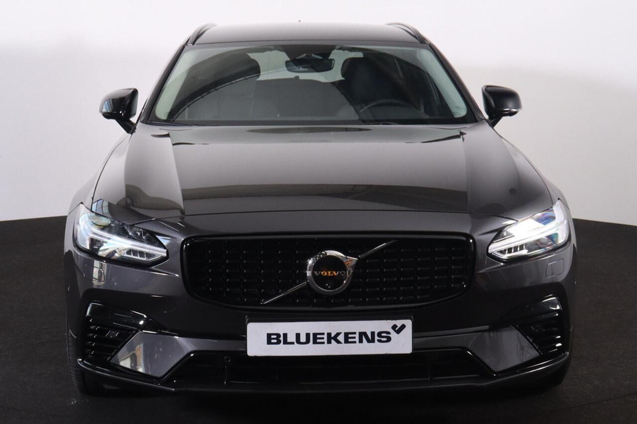 Volvo V90 T6 Recharge AWD Plus Dark - IntelliSafe Assist & Surround - 360º Camera - Harman/Kardon audio - Adaptieve LED koplampen - Verwarmde voorstoelen, stuur & achterbank - Parkeersensoren voor & achter - Elektr. bedienb. voorstoelen met geheugen - Extra getint 