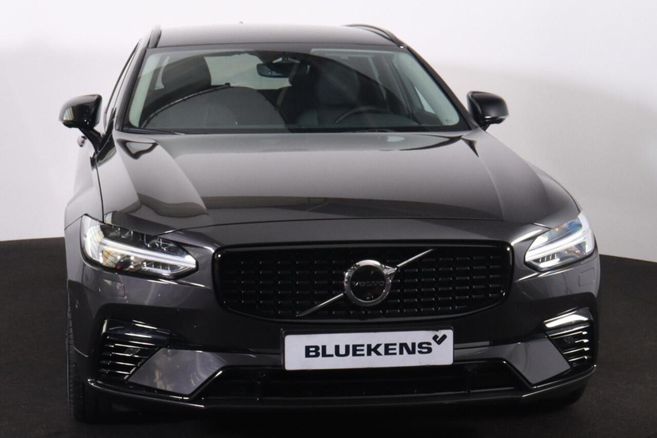 Volvo V90 T6 Recharge AWD Plus Dark - IntelliSafe Assist & Surround - 360º Camera - Harman/Kardon audio - Adaptieve LED koplampen - Verwarmde voorstoelen, stuur & achterbank - Parkeersensoren voor & achter - Elektr. bedienb. voorstoelen met geheugen - Extra getint 